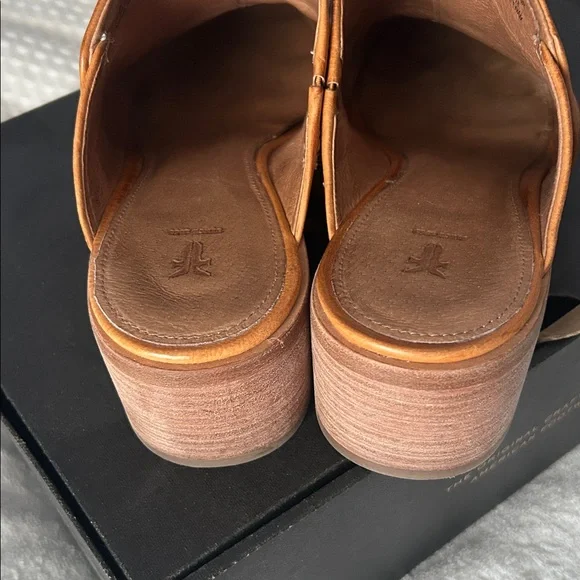 Frye Women’s Tan Leather Slip-On Shoeties. - Picture 3 of 10